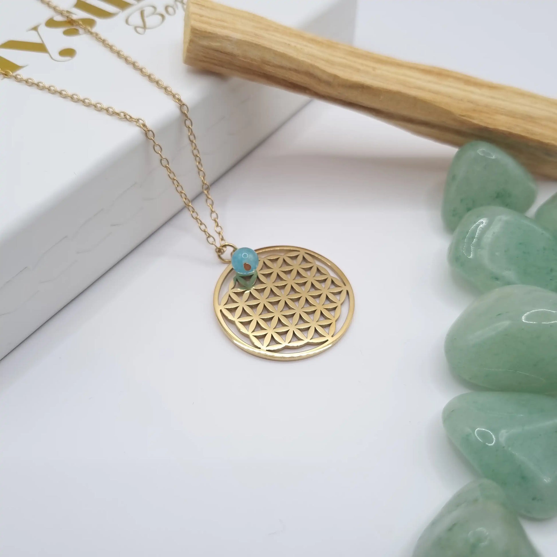 Collier fleur de vie aigue Marine 3cm de diametre